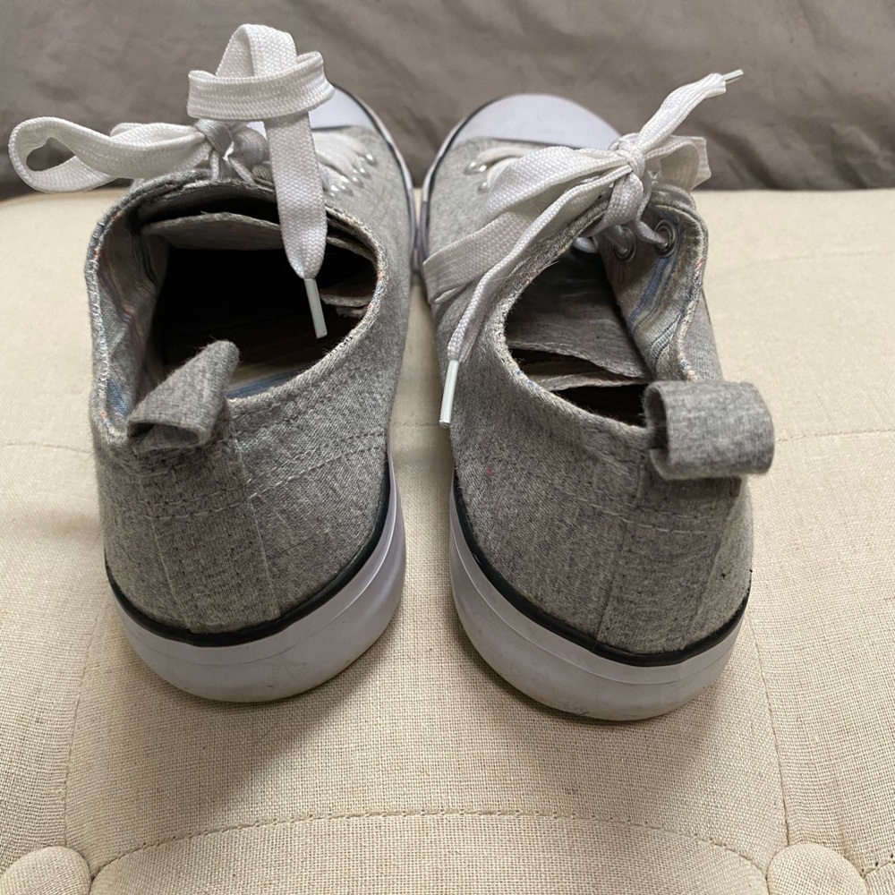 Shoes - Picture 3 of 4